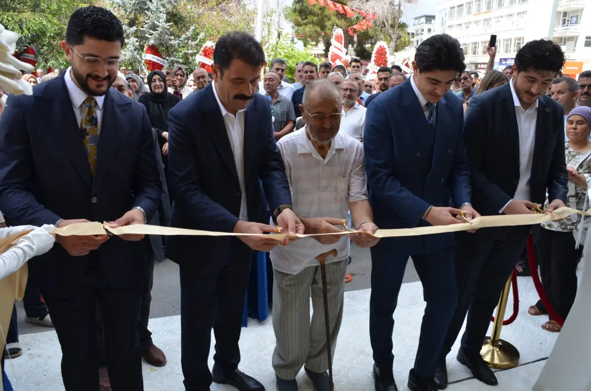 ÖZTOPRAK MÜCEVHERAT YENİ KONSEPT MAĞAZASINI GÖRKEMLİ TÖRENLE AÇTI