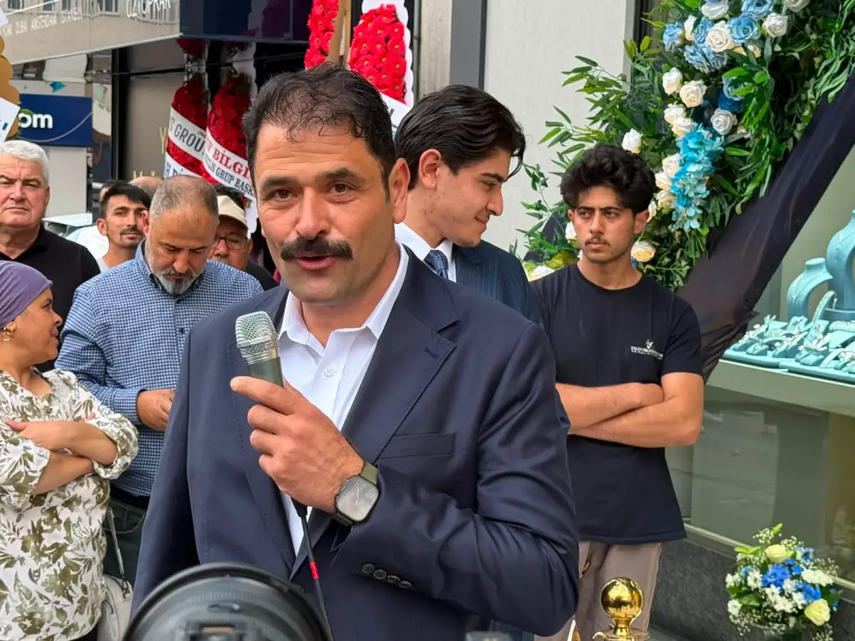 ÖZTOPRAK MÜCEVHERAT YENİ KONSEPT MAĞAZASINI GÖRKEMLİ TÖRENLE AÇTI