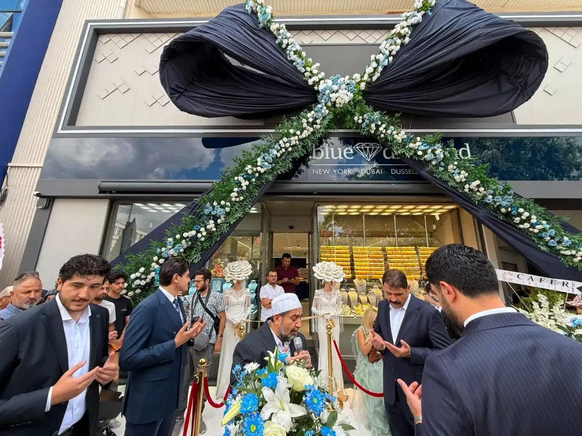 ÖZTOPRAK MÜCEVHERAT YENİ KONSEPT MAĞAZASINI GÖRKEMLİ TÖRENLE AÇTI