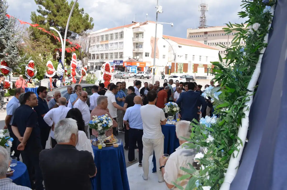 ÖZTOPRAK MÜCEVHERAT YENİ KONSEPT MAĞAZASINI GÖRKEMLİ TÖRENLE AÇTI