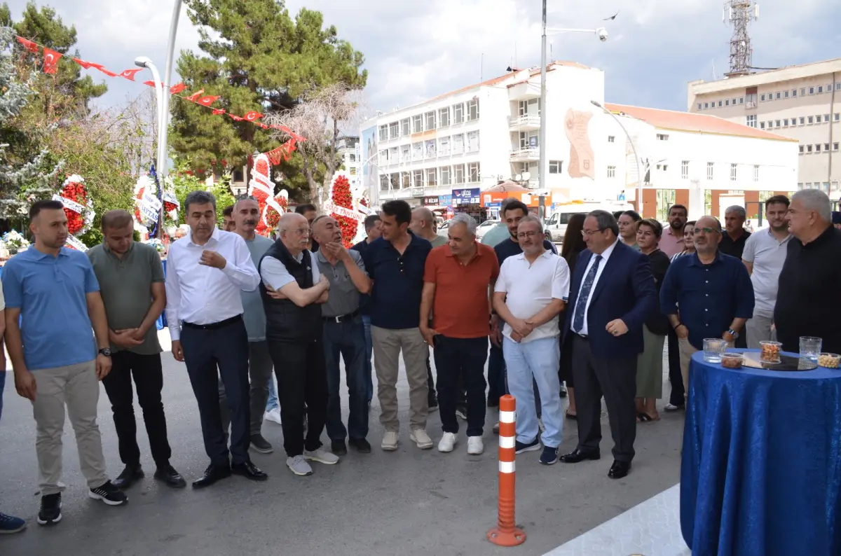 ÖZTOPRAK MÜCEVHERAT YENİ KONSEPT MAĞAZASINI GÖRKEMLİ TÖRENLE AÇTI
