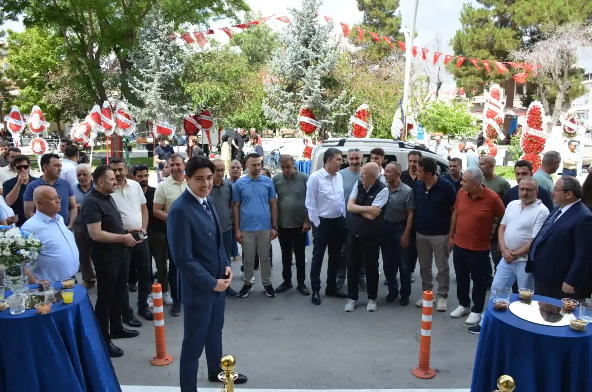 ÖZTOPRAK MÜCEVHERAT YENİ KONSEPT MAĞAZASINI GÖRKEMLİ TÖRENLE AÇTI