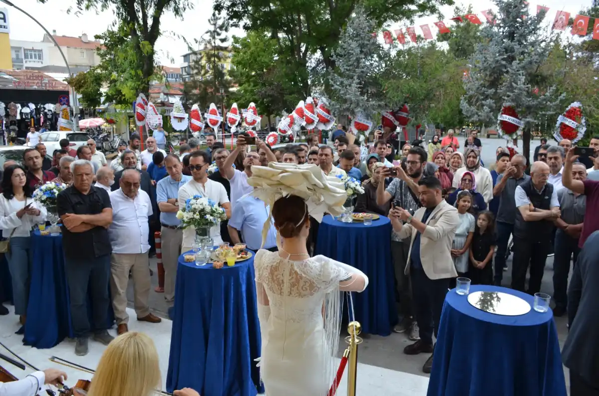 ÖZTOPRAK MÜCEVHERAT YENİ KONSEPT MAĞAZASINI GÖRKEMLİ TÖRENLE AÇTI