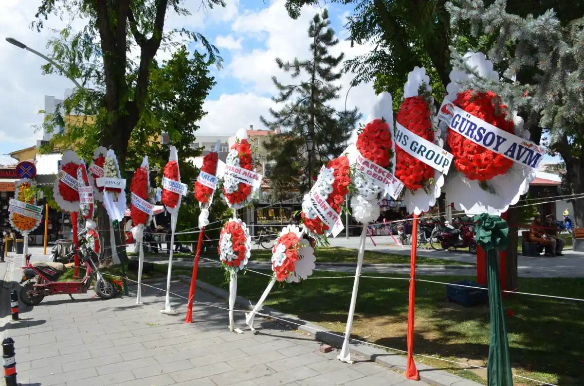 ÖZTOPRAK MÜCEVHERAT YENİ KONSEPT MAĞAZASINI GÖRKEMLİ TÖRENLE AÇTI