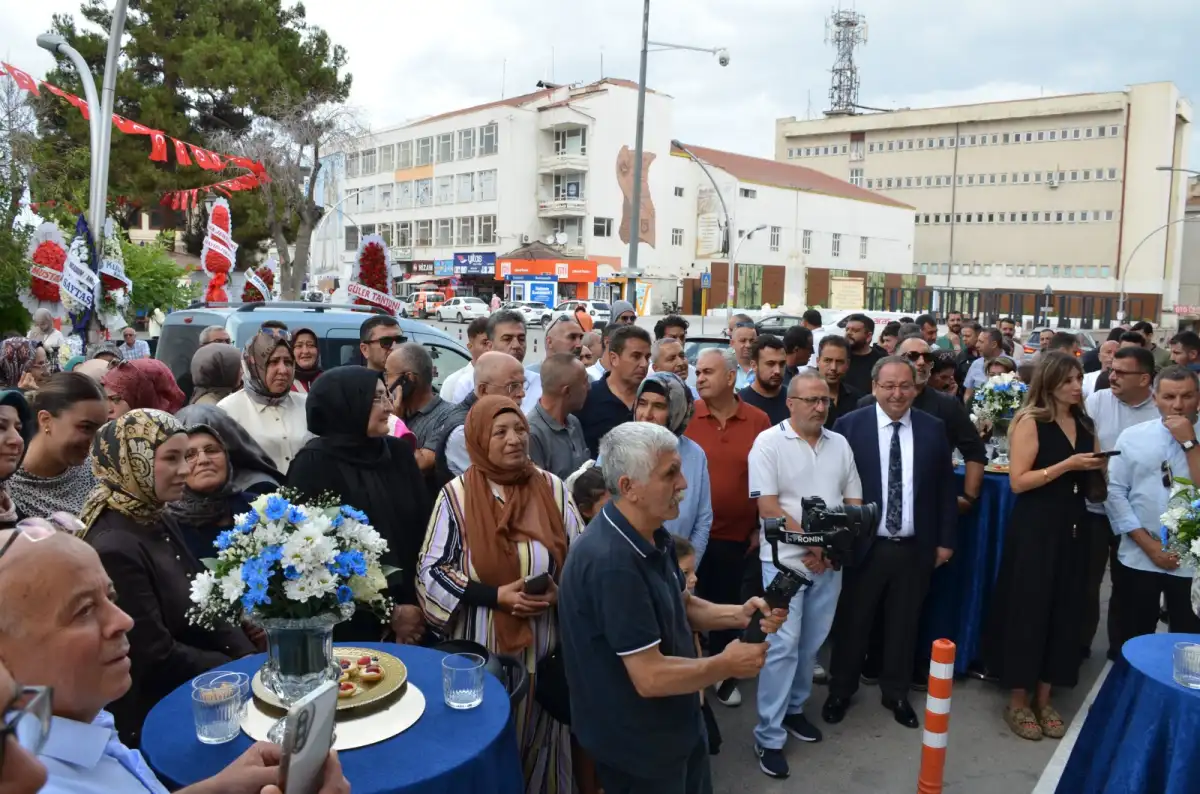 ÖZTOPRAK MÜCEVHERAT YENİ KONSEPT MAĞAZASINI GÖRKEMLİ TÖRENLE AÇTI