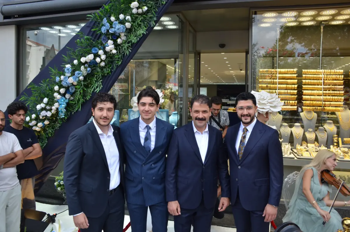 ÖZTOPRAK MÜCEVHERAT YENİ KONSEPT MAĞAZASINI GÖRKEMLİ TÖRENLE AÇTI