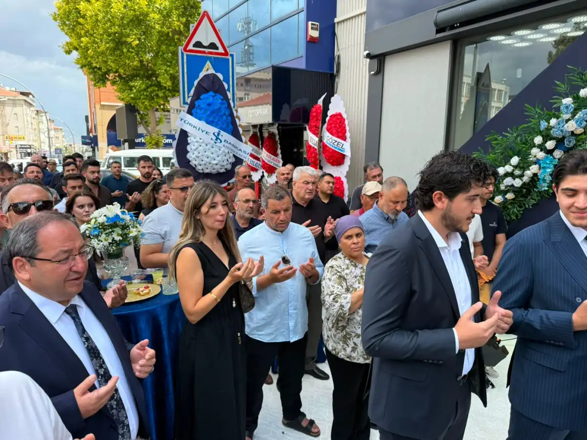 ÖZTOPRAK MÜCEVHERAT YENİ KONSEPT MAĞAZASINI GÖRKEMLİ TÖRENLE AÇTI