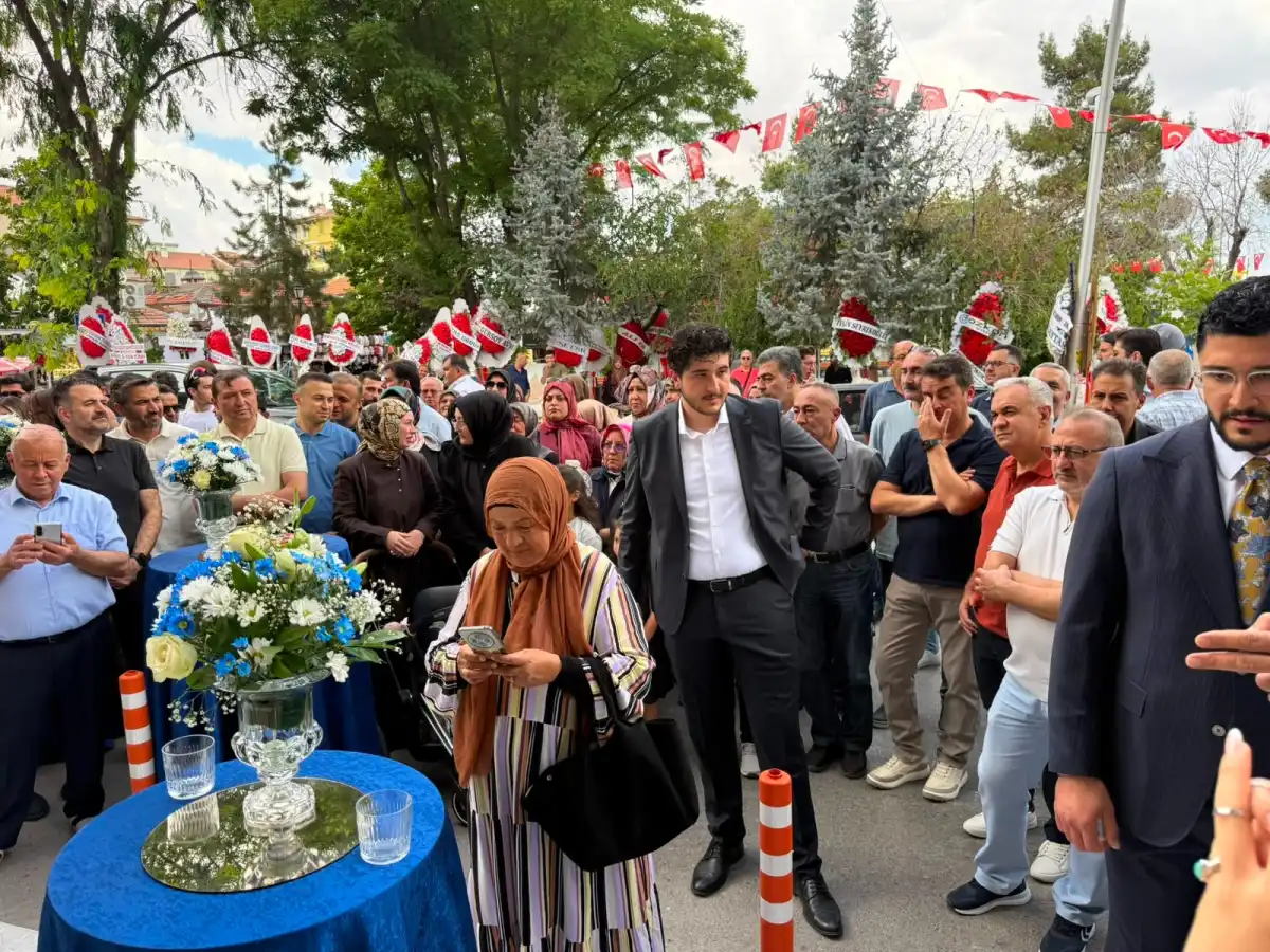 ÖZTOPRAK MÜCEVHERAT YENİ KONSEPT MAĞAZASINI GÖRKEMLİ TÖRENLE AÇTI