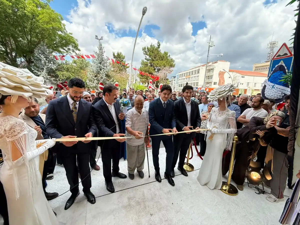ÖZTOPRAK MÜCEVHERAT YENİ KONSEPT MAĞAZASINI GÖRKEMLİ TÖRENLE AÇTI