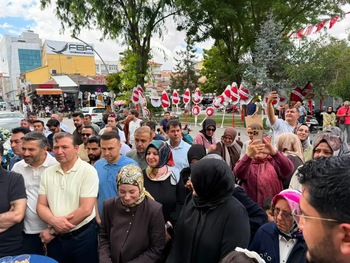 ÖZTOPRAK MÜCEVHERAT YENİ KONSEPT MAĞAZASINI GÖRKEMLİ TÖRENLE AÇTI