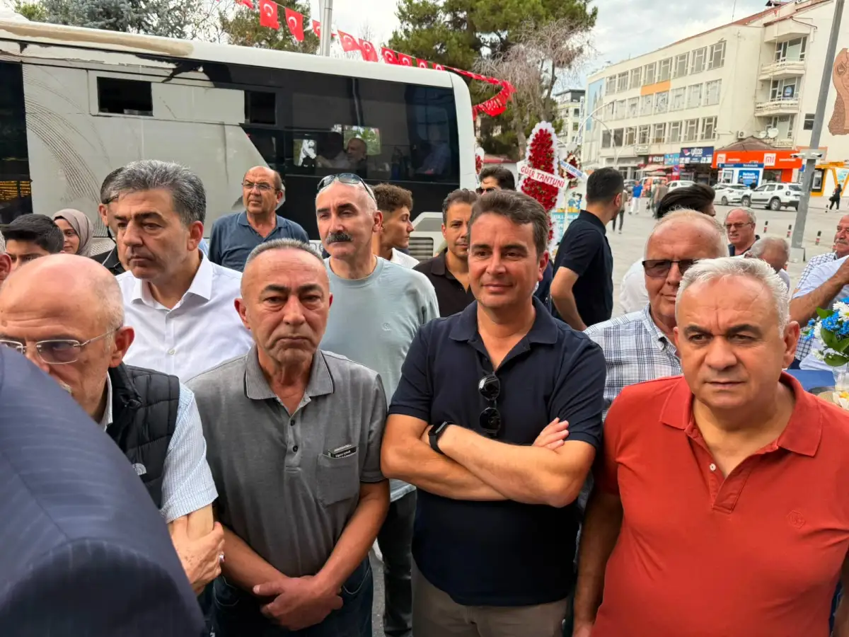 ÖZTOPRAK MÜCEVHERAT YENİ KONSEPT MAĞAZASINI GÖRKEMLİ TÖRENLE AÇTI